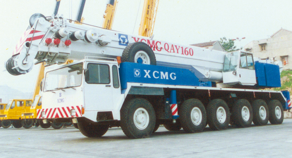 1995 год - XCMG успешно разработала самый большой в Азии вездеходный кран грузоподъемностью 160 тонн